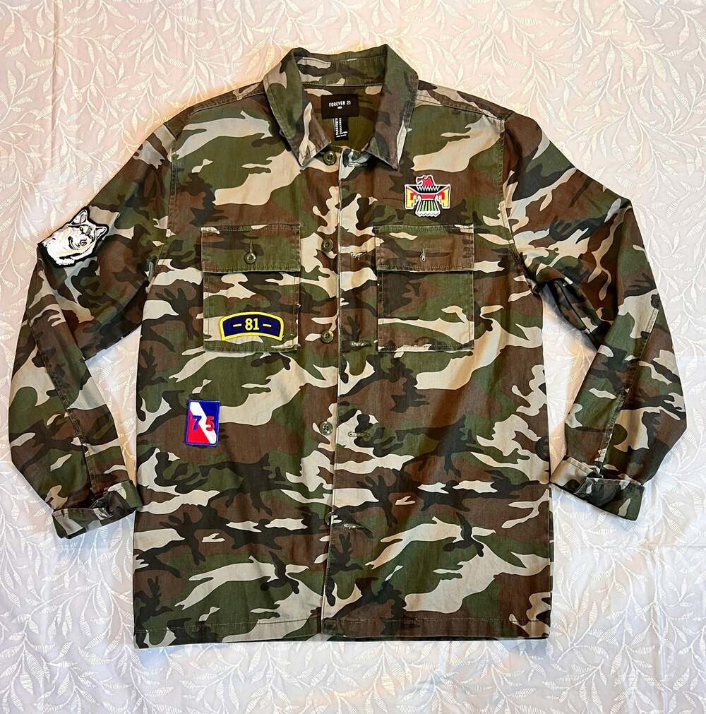 Forever 21 Men Camouflage Military Shirt Jacket with Patches